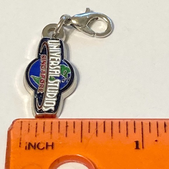 Vintage Universal Studios Charm Clip On Enamel Metal Singapore Theme Park - Picture 8 of 9